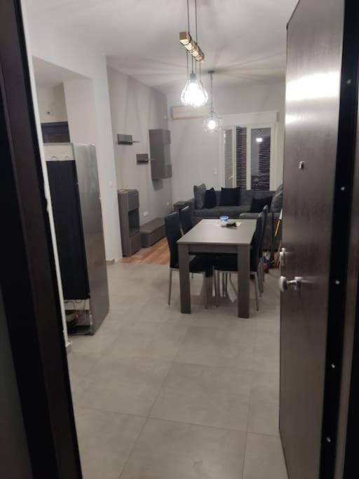Σπιτι Ιδανικο Για 4 Ατομα Στον Αγ. Νικολαο Αττικησ Apartamento Atenas Exterior foto